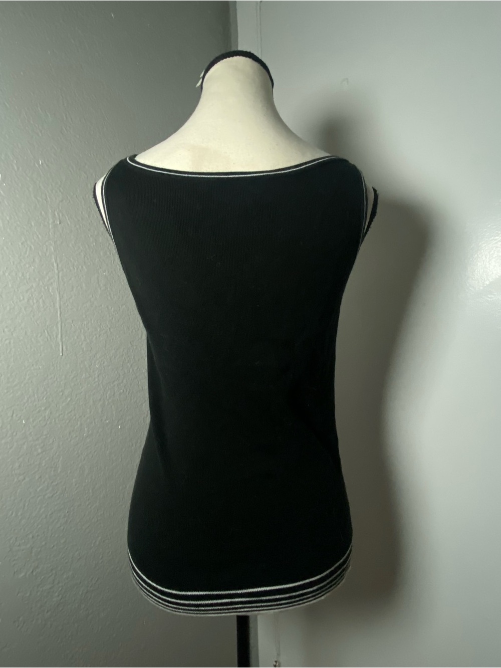 Y2K Black & White Stripe Sleeveless Knit Top Size Small - Picture 3 of 5